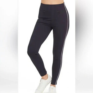 SPANX Ankle Piped Skinny Perfect Pants in Classic Black - Size Medium